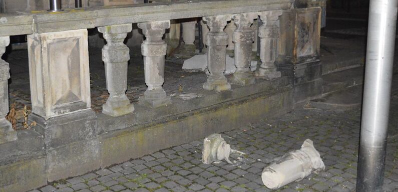 Vandalismus am Bückeburger Marktplatz: Massive Steinsäule zerstört