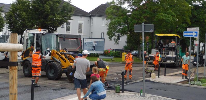 Bückeburg: Fahrbahndecke „Am Bahnhof“ erneuert