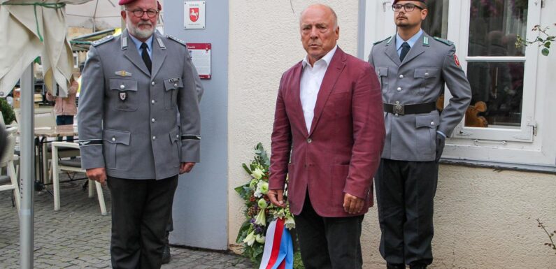 „Weiterhin für die Menschenwürde kämpfen“: Gedenkfeier für Widerstandskämpfer gegen den Nationalsozialismus