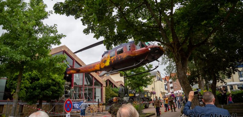 „Goodbye Huey“: Allerletzte Reise der Bell UH-1 D führt am Haken ins Hubschraubermuseum Bückeburg