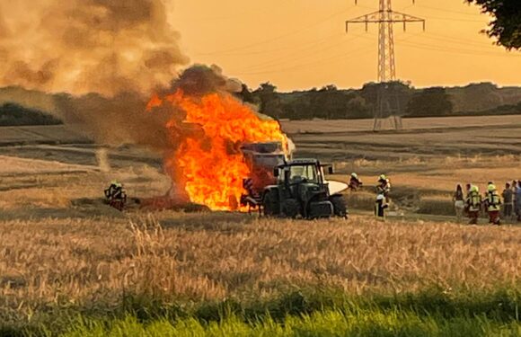Feuerwehreinsatz in Meinsen: Mähdrescher brennt lichterloh