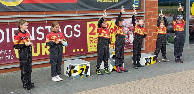 19 rot-schwarze Overalls von Stadthäger Motor Club dominieren