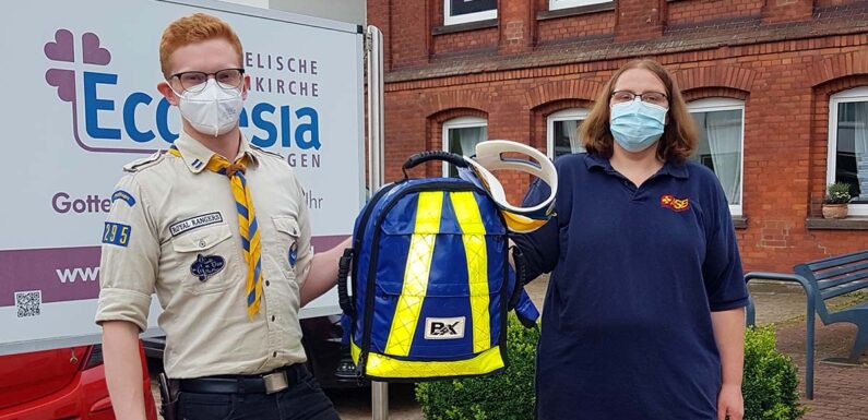 Erste-Hilfe-Rucksack für den Einsatz der Pfadfinder im Katastrophengebiet: Schaumburger Jugendorganisationen unterstützen sich gegenseitig
