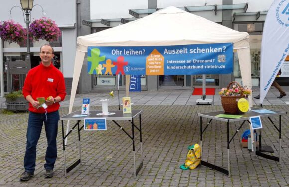 Bad Eilsen: Infostand über die Familienpaten auf dem Wochenmarkt