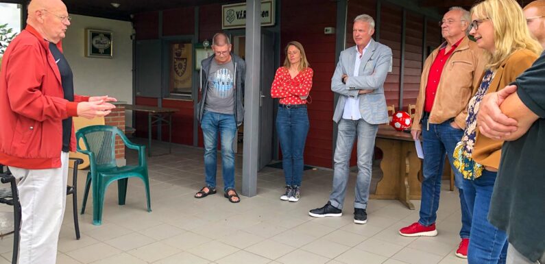 Anhaltende Enttäuschung über Entscheidung gegen Kunstrasen: Völlers und Schauer besuchen mit SPD Sportzentrum in Evesen