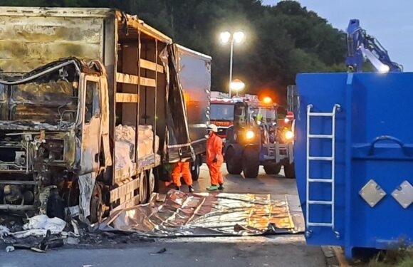 LKW-Brand auf A2: Feuerwehr muss Gefahrgut-Ladung bergen