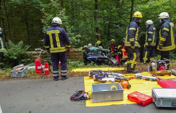Autofahrer schwer verletzt: Unfall zwischen Hagenburg und Bergkirchen