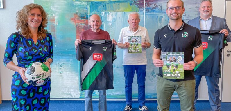 Kinder kicken wie die Profis: Volksbank in Schaumburg unterstützt Hannover96-Fußballschule beim VfR Evesen