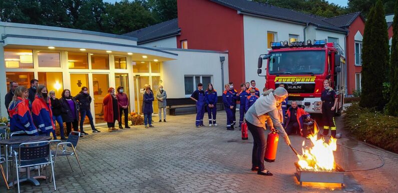 Nachwuchslöscher unterstützen bei Brandschutzunterweisung
