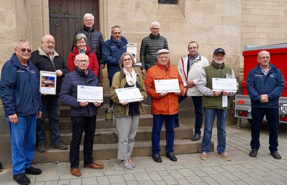 Männerchor Enzen-Hobbensen übergibt im Ahrtal Spenden an vier flutgeschädigte Chöre