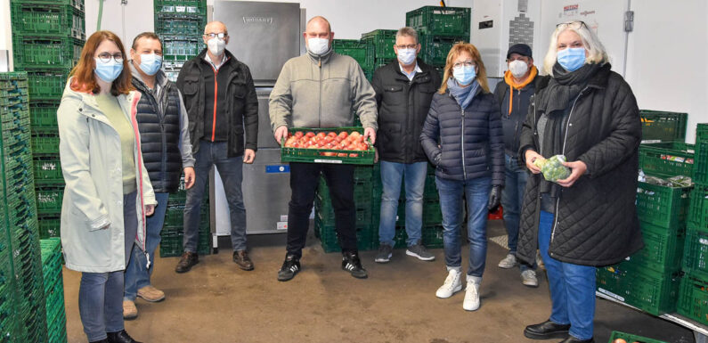 Gespräche der SPD/FDP-Kreistagsgruppe im AWO-Begegnungszentrum / Besichtigung von DRK-Tafel und Kleidershop