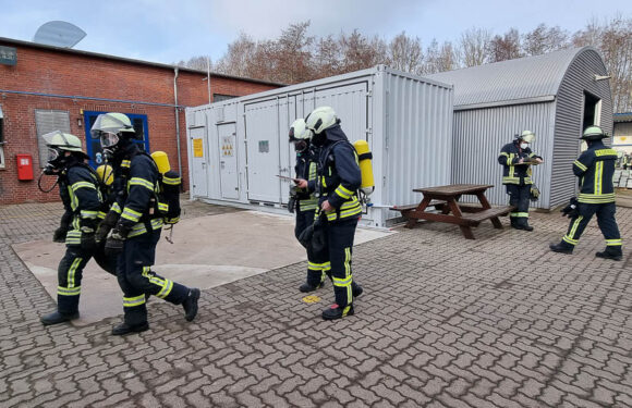 Feuerwehreinsatz in Beckedorf: Kohlendioxidlöschanlage löst aus