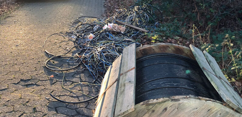 Kabeltrommel und Kabelreste am Gevattersee entsorgt