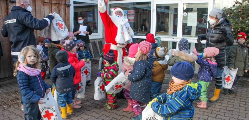 Große Augen und glückliche Gesichter: DRK Bückeburg beschenkt über 500 Kindergartenkinder