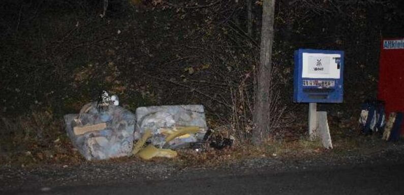 Nienstädt: Sofa neben Glascontainer entsorgt