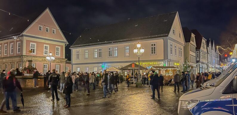 „Grundsätzlich störungsfrei“: Polizei meldet mehrere versammlungsrechtliche Aktionen mit Corona-Bezug in den Landkreisen Nienburg und Schaumburg