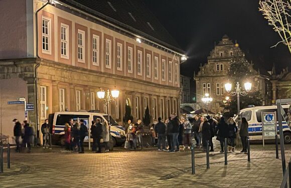 Landkreis Schaumburg ordnet FFP2-Maskenpflicht für nicht angezeigte Versammlungen an
