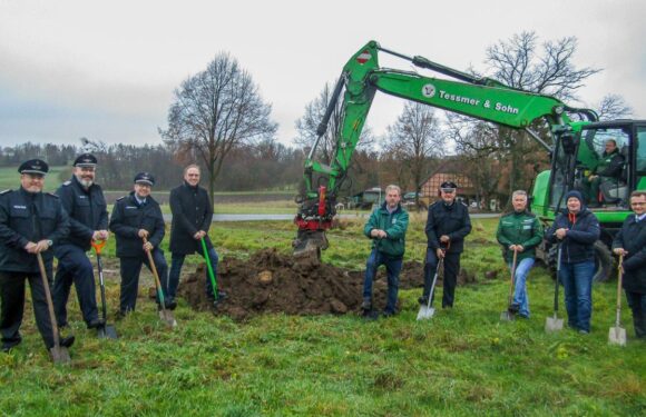 Spatenstich: Neues Hauptquartier für Feuerwehren der Gemeinde Wölpinghausen entsteht