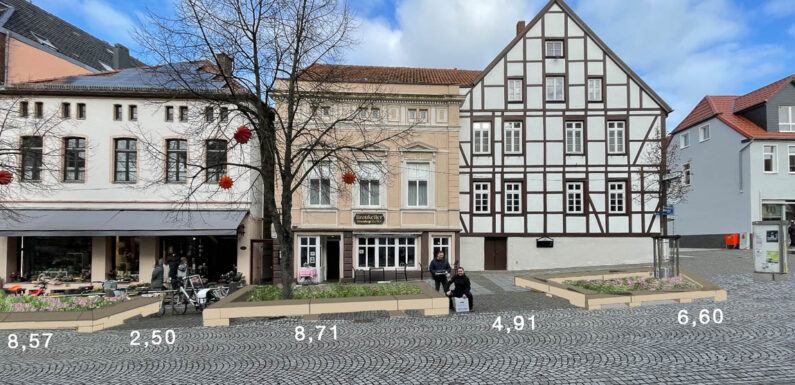 Ganz schön groß: Freie Wähler verdeutlichen Ausmaße der Sanierung in der Langen Straße