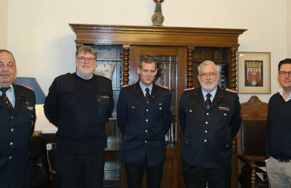 Feuerwehren Cammer und Bergdorf: Ortsbrandmeister und Stellvertreter erhalten Urkunden