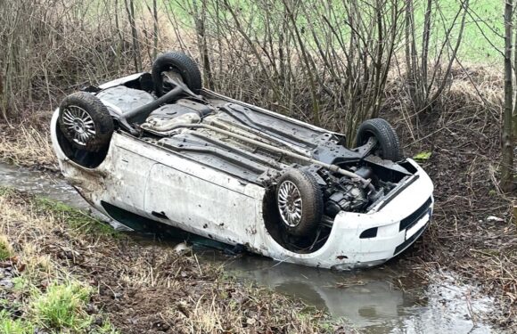 Rintelner überschlägt sich und landet mit Auto im Straßengraben