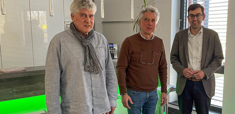 SPD-Landtagskandidat Beck besucht EMB-Leuchten in Bückeburg