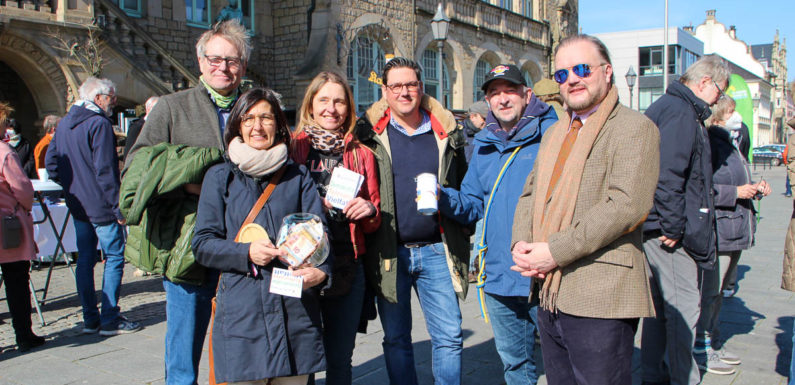 „Bückeburg steht auch für Nächstenliebe“: Benefizveranstaltung auf dem Marktplatz bringt hohe Spendensumme für Ukraine
