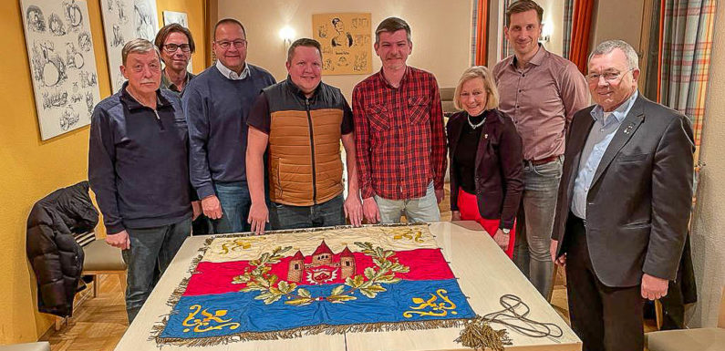 Schützenfest-Fahne der 1. Quartierschaft kehrt nach 77 Jahren aus den USA zurück nach Stadthagen
