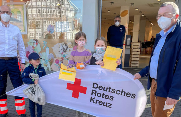 Der kleinste Cent hilft: Schülerinnen sammeln Spenden und Spielzeug