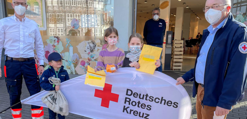 Der kleinste Cent hilft: Schülerinnen sammeln Spenden und Spielzeug
