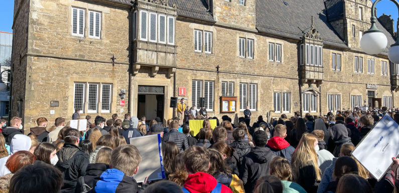 Stadthagen: Schüler des Ratsgymnasiums demonstrieren für Frieden und gegen Krieg