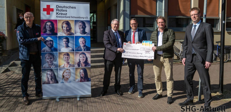 „Wir lieben Schaumburg“: Sparkasse spendet 2.500 Euro für DRK-Ukraine-Flüchtlingshilfe