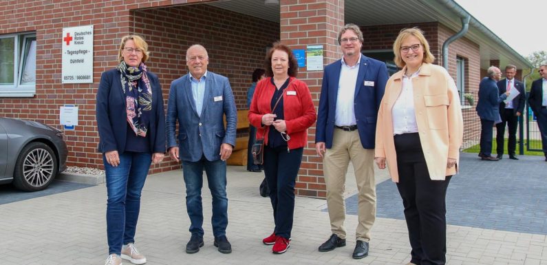Bis ins hohe Alter in gewohntem Umfeld leben: Ministerin Otte-Kinast besucht die DRK-Tagespflege in Sachsenhagen