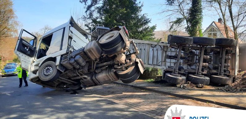 LKW in Bad Eilsen umgekippt: 100.000 Euro Schaden