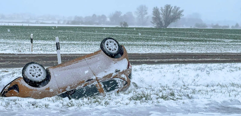 Sachsenhagen: Auto landet kopfüber im Straßengraben