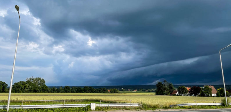 Deutscher Wetterdienst warnt vor schweren Gewittern, Sturmböen und Starkregen