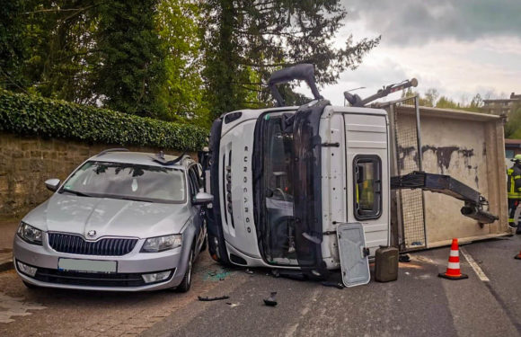 Bad Eilsen: LKW kippt bei Unfall auf die Seite