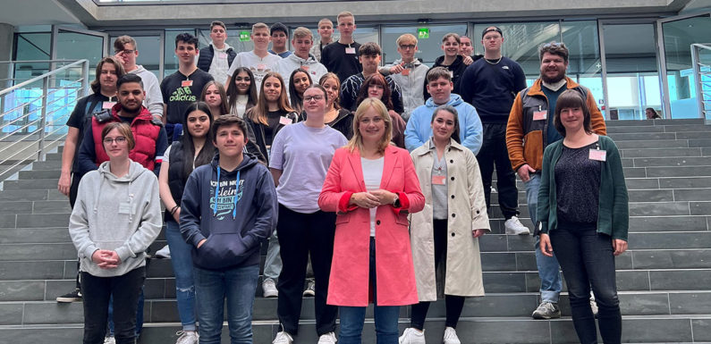 IGS Schaumburg zu Besuch bei Marja-Liisa Völlers im politischen Berlin