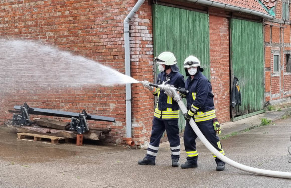 Unklare Rauchentwicklung im Gebäude: Feuerwehr Hagenburg/Altenhagen übt den Ernstfall