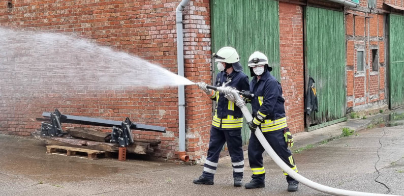 Unklare Rauchentwicklung im Gebäude: Feuerwehr Hagenburg/Altenhagen übt den Ernstfall