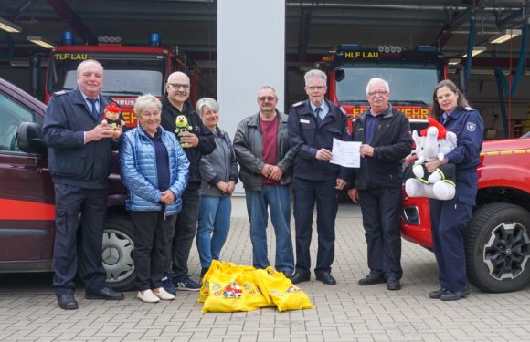 Kreisfeuerwehr Schaumburg übergibt Spende für die Ukraine