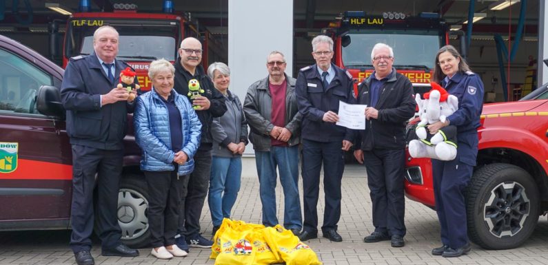 Kreisfeuerwehr Schaumburg übergibt Spende für die Ukraine