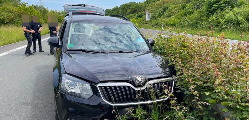 Unfall auf der B65: Skoda kollidiert mit Leitplanke