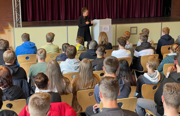 Europaprojekttag: Colette Thiemann besucht IGS Helpsen