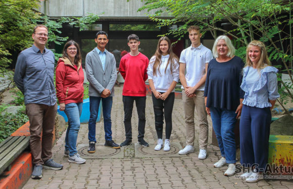 Bückeburg: Schüler des Adolfinums überreichen 2000 Euro Spende an DRK