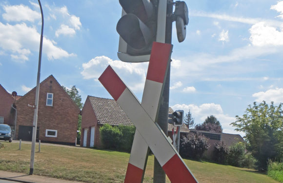 Signalmast in Krainhagen beschädigt: Bückebergbahn sucht Verursacher