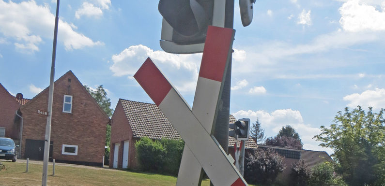 Signalmast in Krainhagen beschädigt: Bückebergbahn sucht Verursacher