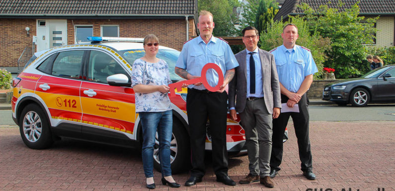 „Wie wild um diese Fahrzeuge gekämpft“: Feuerwehr Bückeburg-Stadt bekommt Hygiene- und Kommandowagen