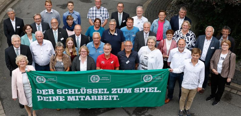 DFB-Ehrenamtspreisträger aus Niedersachsen und ihre Partner beim Dankeschön-Wochenende in Barsinghausen