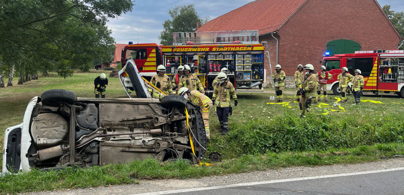 Nach Unfall in Blyinghausen: Feuerwehr befreit eingeschlossenen PKW-Insassen